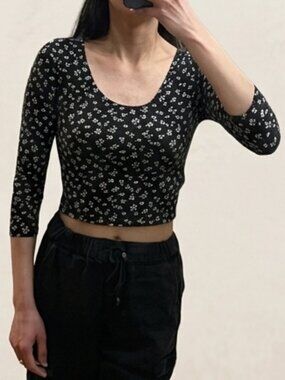 Forever 21 Black Floral Long Sleeve Crop Top (XS)